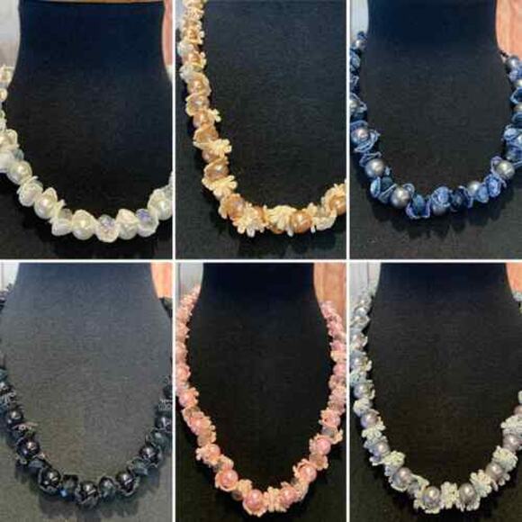 New Christmas Holly Fabric Gift Box of 6 Faux Pearl Lace Womens Necklaces - Picture 1 of 7